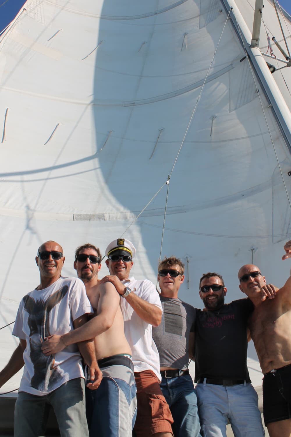Profitez d'une journée en mer à Hendaye à bord d'un catamaran.