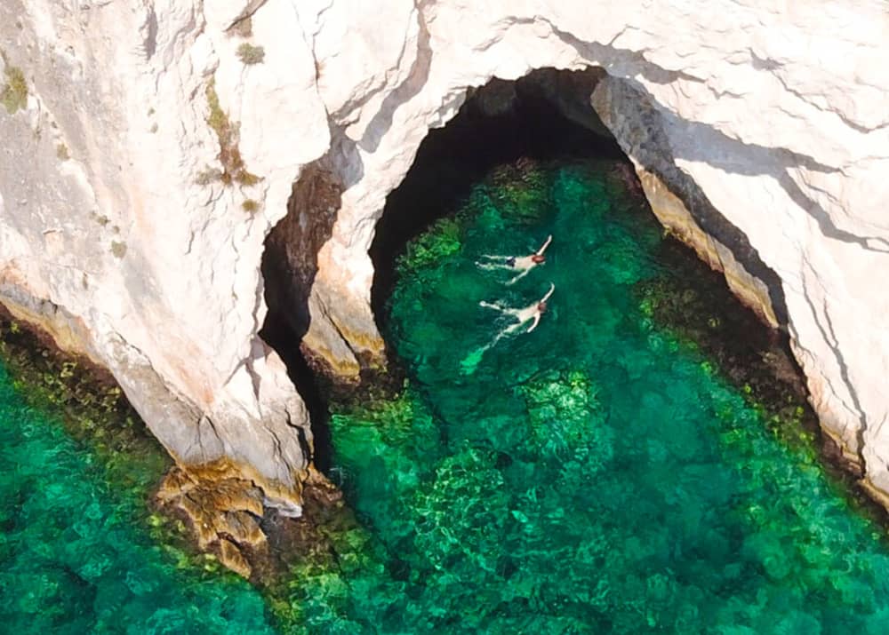 SHIPWRECK | BLUE CAVES - North Cruise