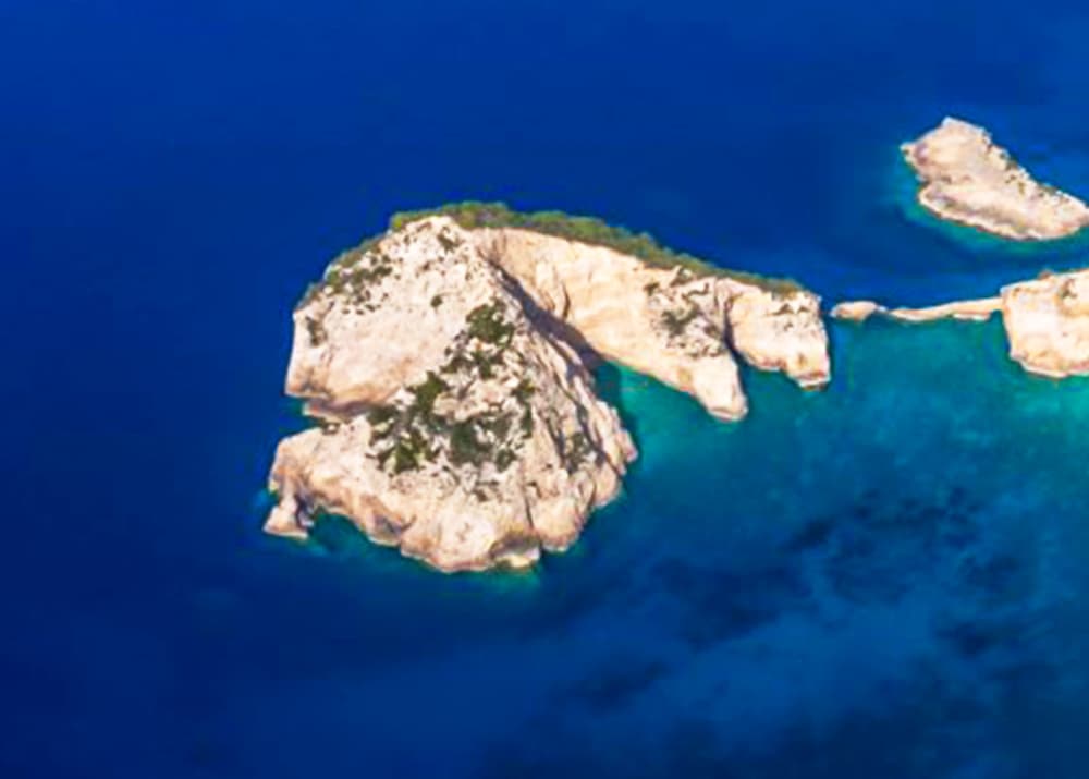 SHIPWRECK | BLUE CAVES - North Cruise
