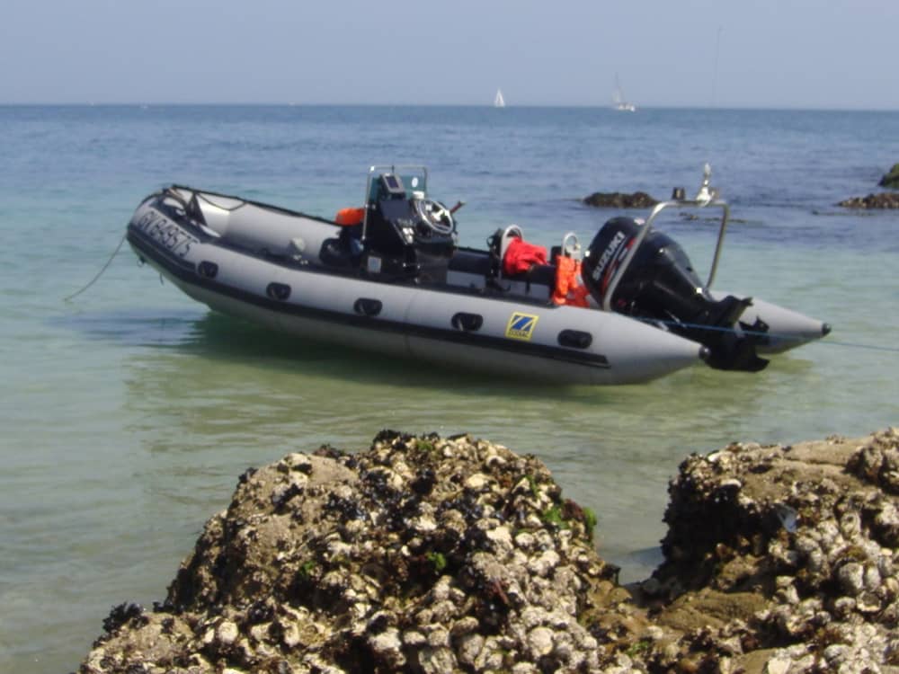 Votre journée à Cherbourg-en-Cotentin : louez un bateau à moteur pour une journée complète de découverte.