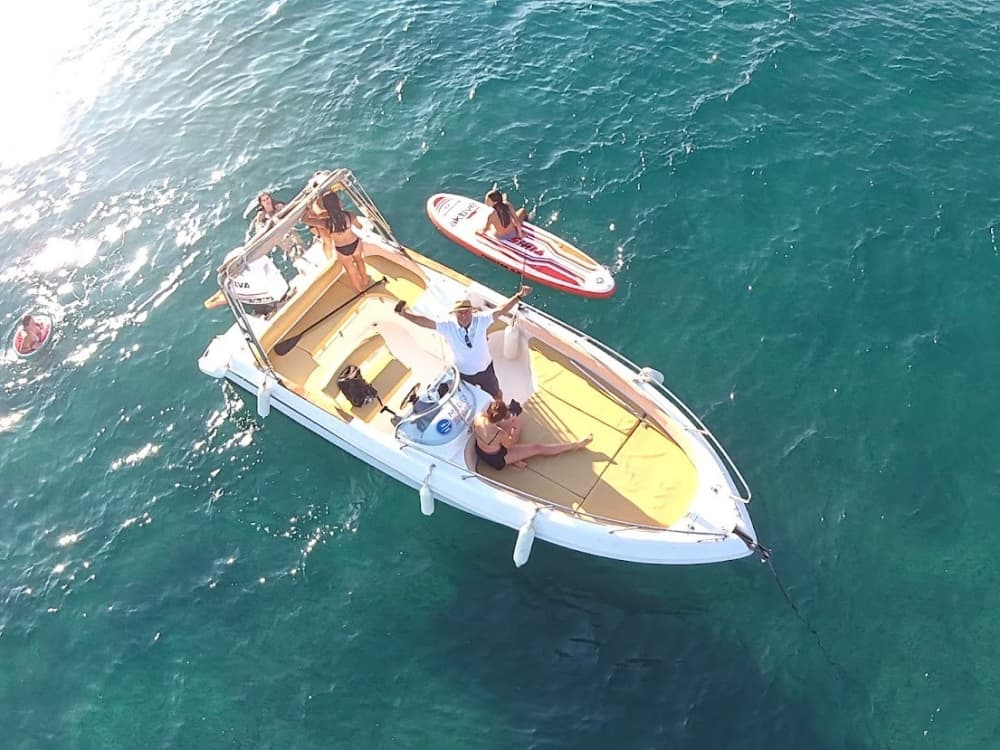 Din dag i L'Estartit: Hyr en motorbåt för en heldags upptäcktsfärd