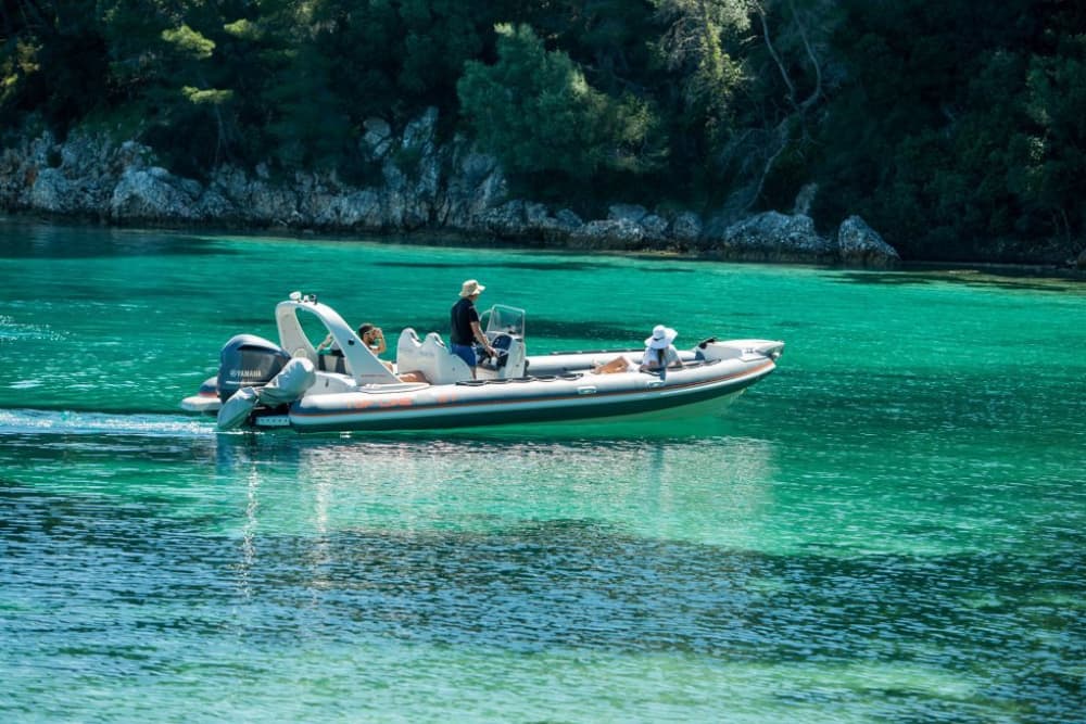 Discover Lefkada on a full-day trip on a motorboat