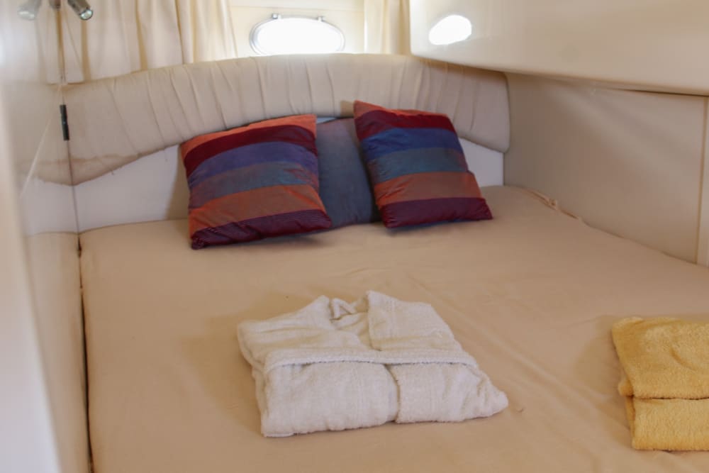 Profitez de 9 heures de navigation à moteur pour explorer Céphalonie.