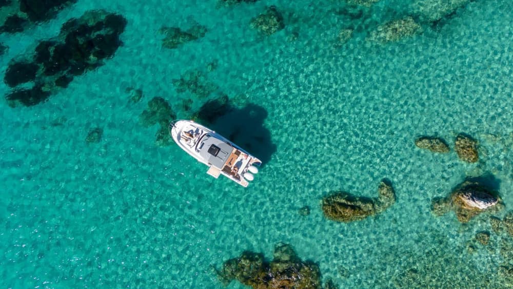 2 Stunden 45 Minuten Sonne rund um Porto Cervo auf einem Motorboot