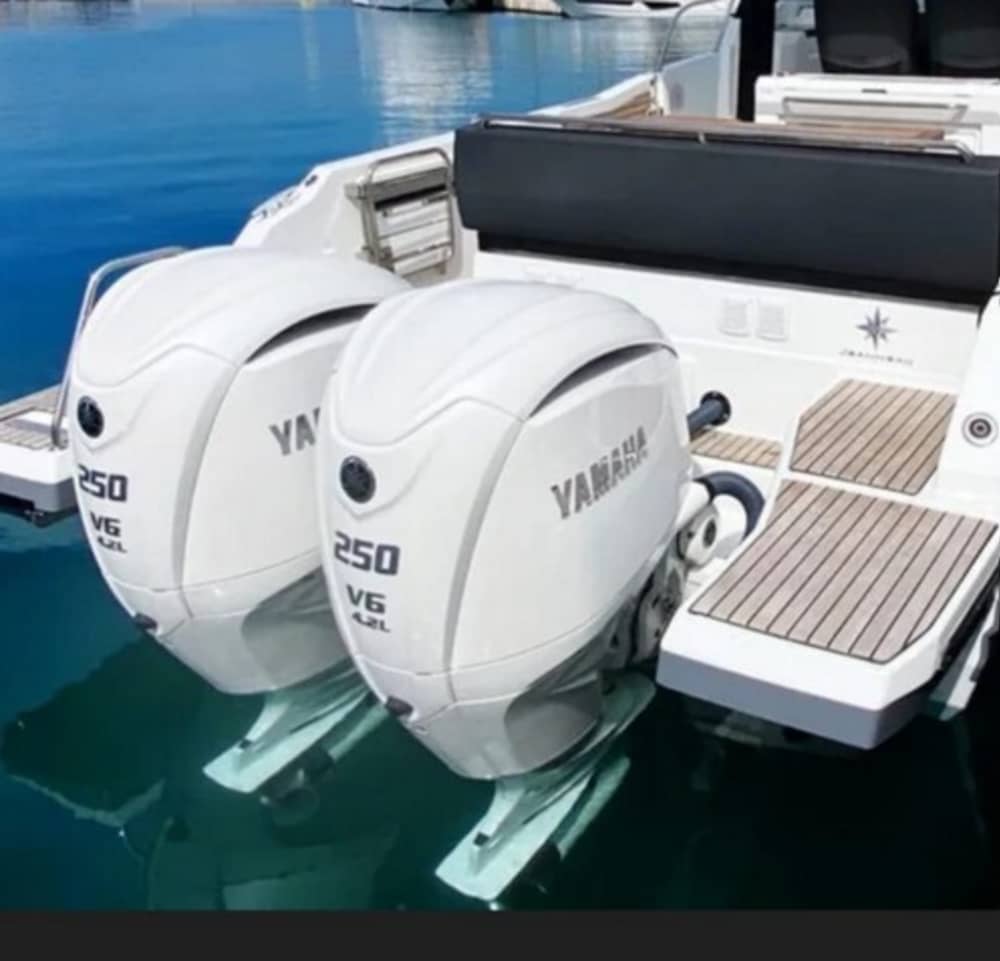 2h45 de soleil autour de Porto Cervo en bateau à moteur