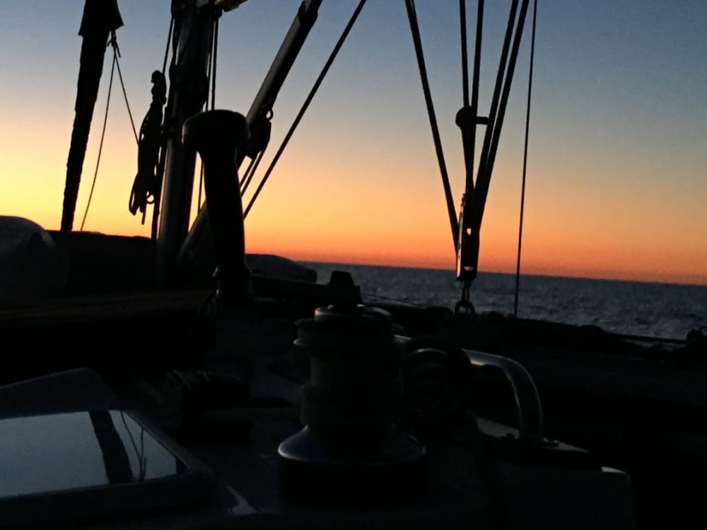 Scopri Santa Pola a bordo di una barca a vela per un'intera giornata.