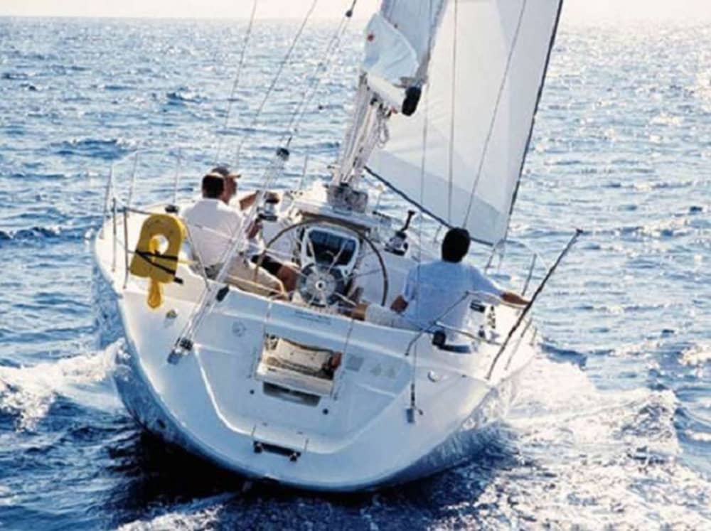 Descubre Santa Pola en velero durante todo un día.
