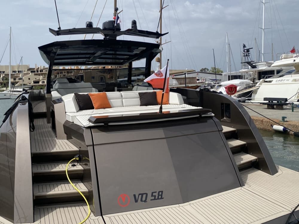 Passeio de iate pelas praias mais bonitas entre Saint-Tropez e Mônaco