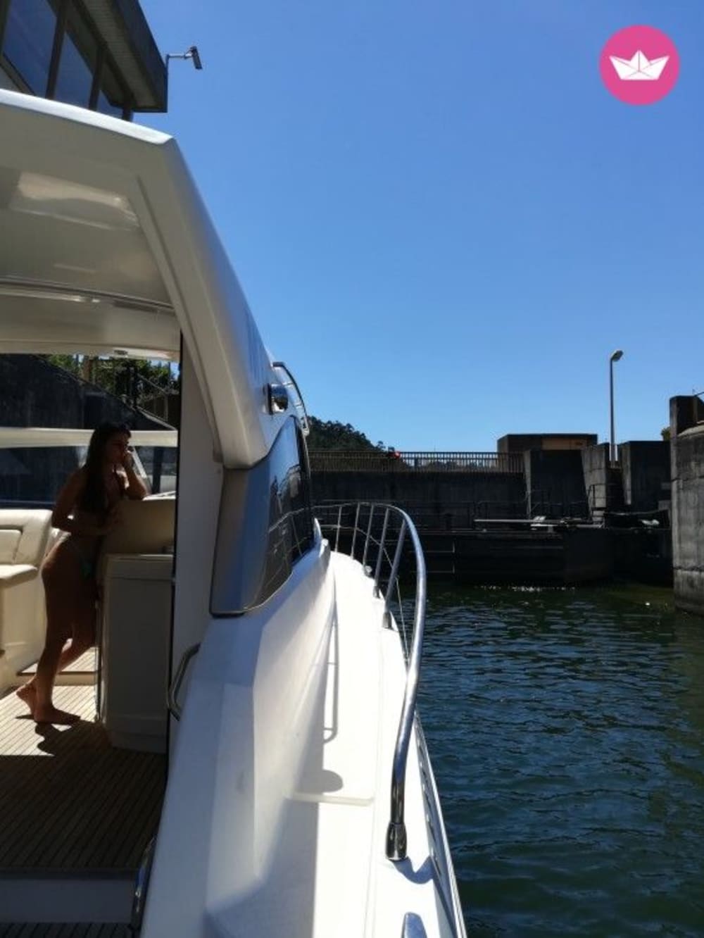 Douro avec style : croisière de 2 heures en yacht de luxe à travers les ponts emblématiques de Porto