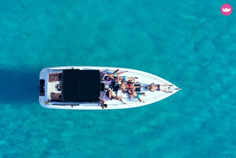 Clube de praia de dia inteiro e refúgio na ilha