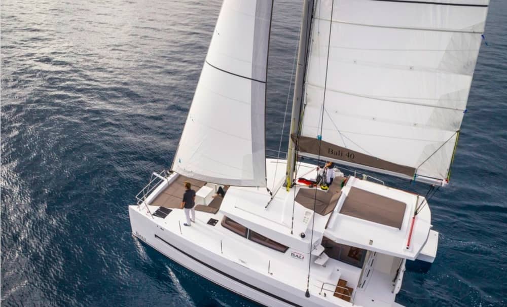 Profitez d'une journée en mer à Port-Vendres à bord d'un catamaran.