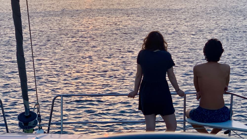 Profitez d'une journée en mer à Port-Vendres à bord d'un catamaran.