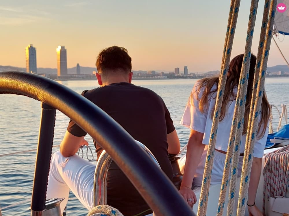 Costa di Barcellona, gita in barca a vela di 4 ore: naviga, brinda e divertiti