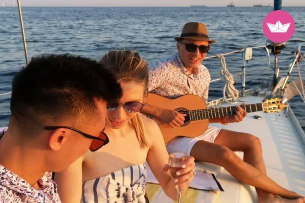 Costa di Barcellona, gita in barca a vela di 4 ore: naviga, brinda e divertiti