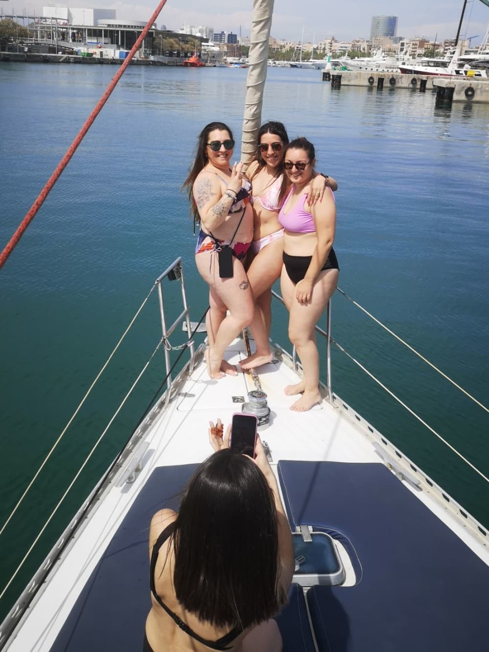 Costa di Barcellona, gita in barca a vela di 4 ore: naviga, brinda e divertiti