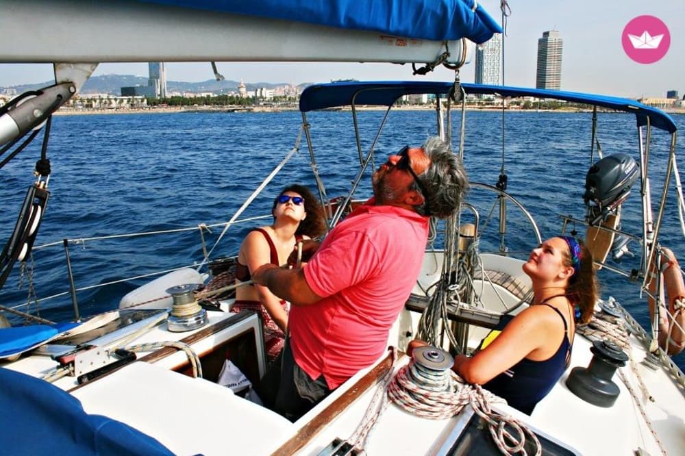 Costa di Barcellona, gita in barca a vela di 4 ore: naviga, brinda e divertiti