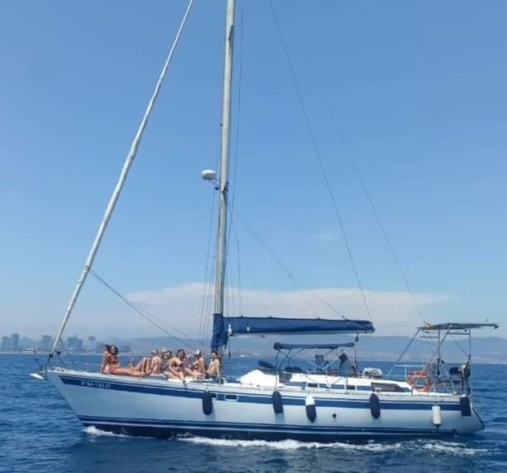 Costa di Barcellona, gita in barca a vela di 4 ore: naviga, brinda e divertiti