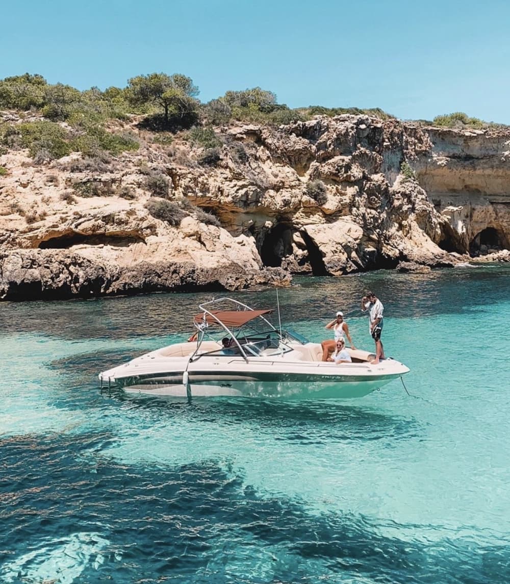 Njut av solen på en 8 timmar lång båttur i Santa Ponsa