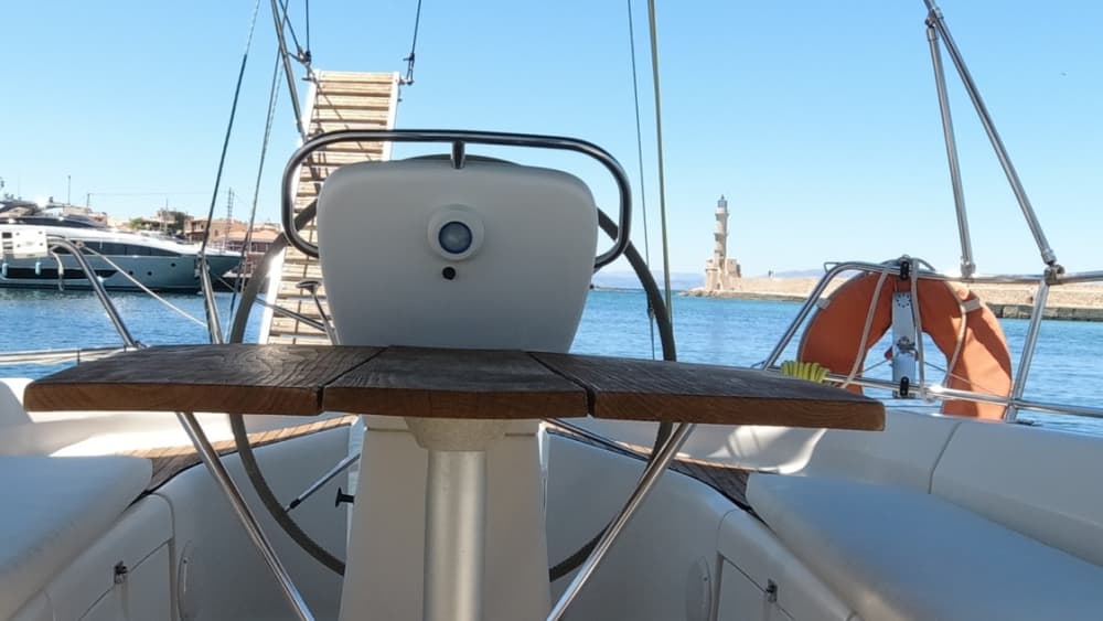 Blanc, bleu et divin : une journée complète sur un voilier