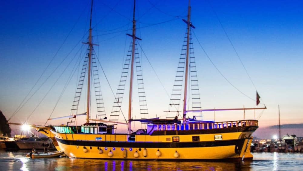 Ein Tag, um Neapel zu entdecken: Pure Entspannung am italienischen Blau