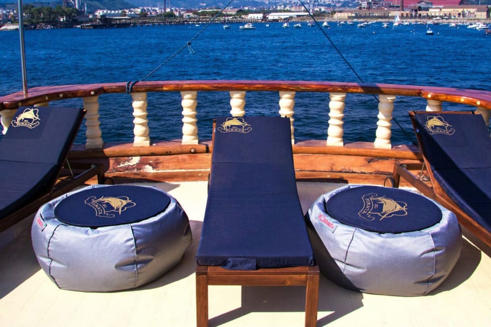 Ein Tag, um Neapel zu entdecken: Pure Entspannung am italienischen Blau