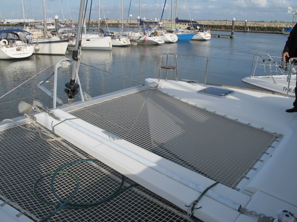 Louer un catamaran entre amis, famille ou séminaire. Vivez une expérience découverte ou initiation voile.