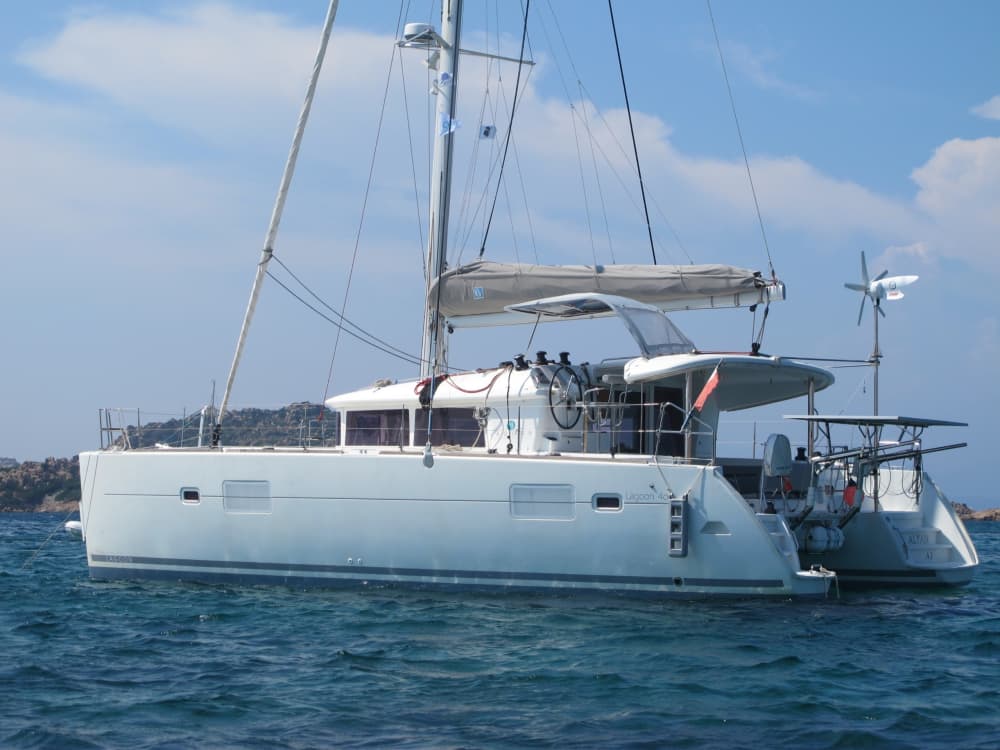 Louer un catamaran entre amis, famille ou séminaire. Vivez une expérience découverte ou initiation voile.
