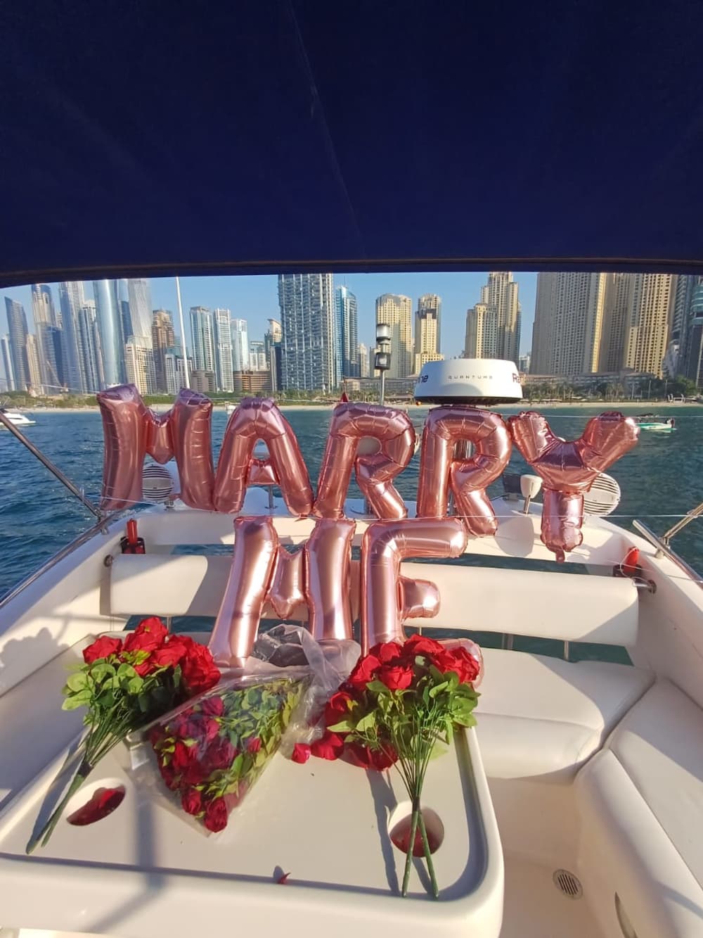 Celebrazione speciale/Tour romantico in yacht di lusso intorno a Dubai