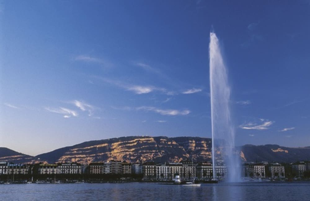 Een dagtocht zeilen in Genève op een zeilboot.