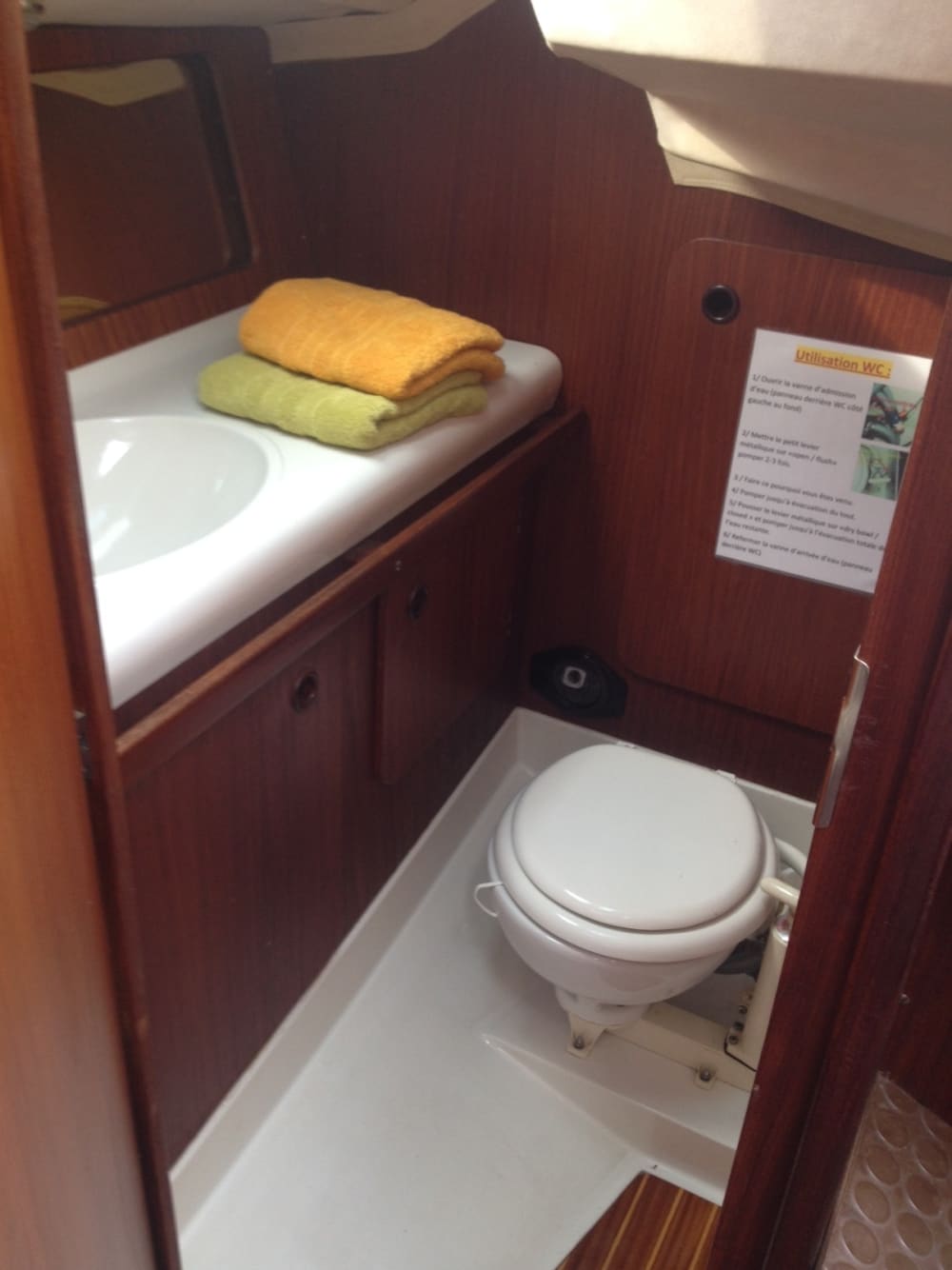 Een dagtocht zeilen in Genève op een zeilboot.