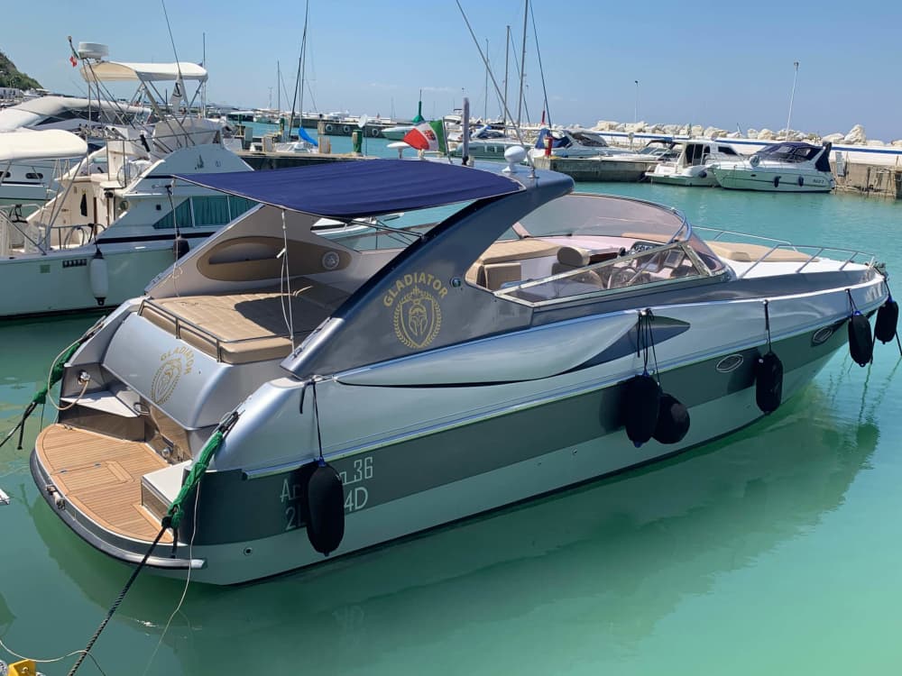 Halbtägige Bootstour in der Provinz Rimini mit einem Motorboot