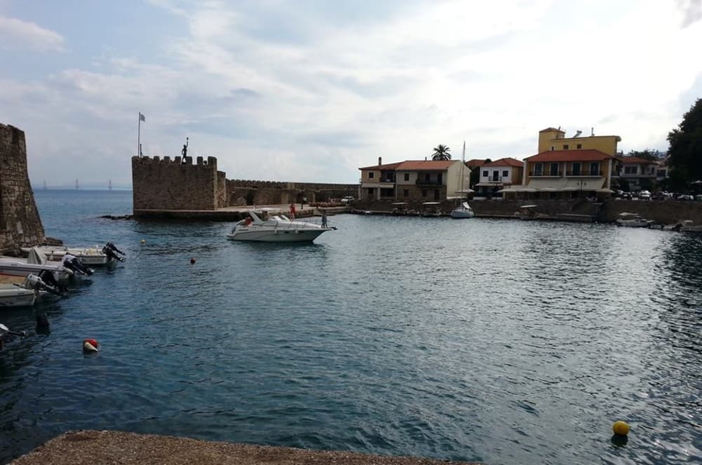 Une journée autour de Céphalonie : Profitez de 8 heures de découverte en bateau à moteur
