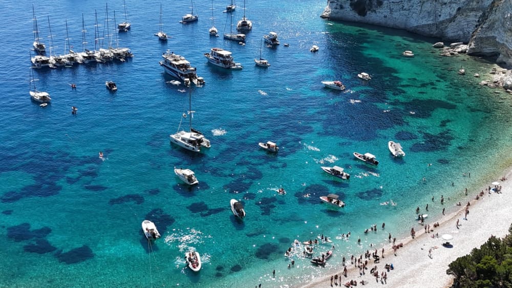 Une journée autour de Céphalonie : Profitez de 8 heures de découverte en bateau à moteur