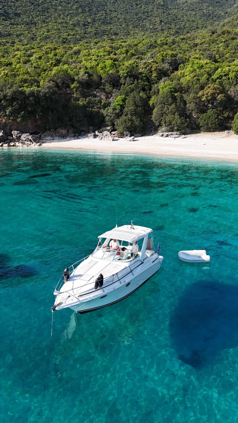 Une journée autour de Céphalonie : Profitez de 8 heures de découverte en bateau à moteur