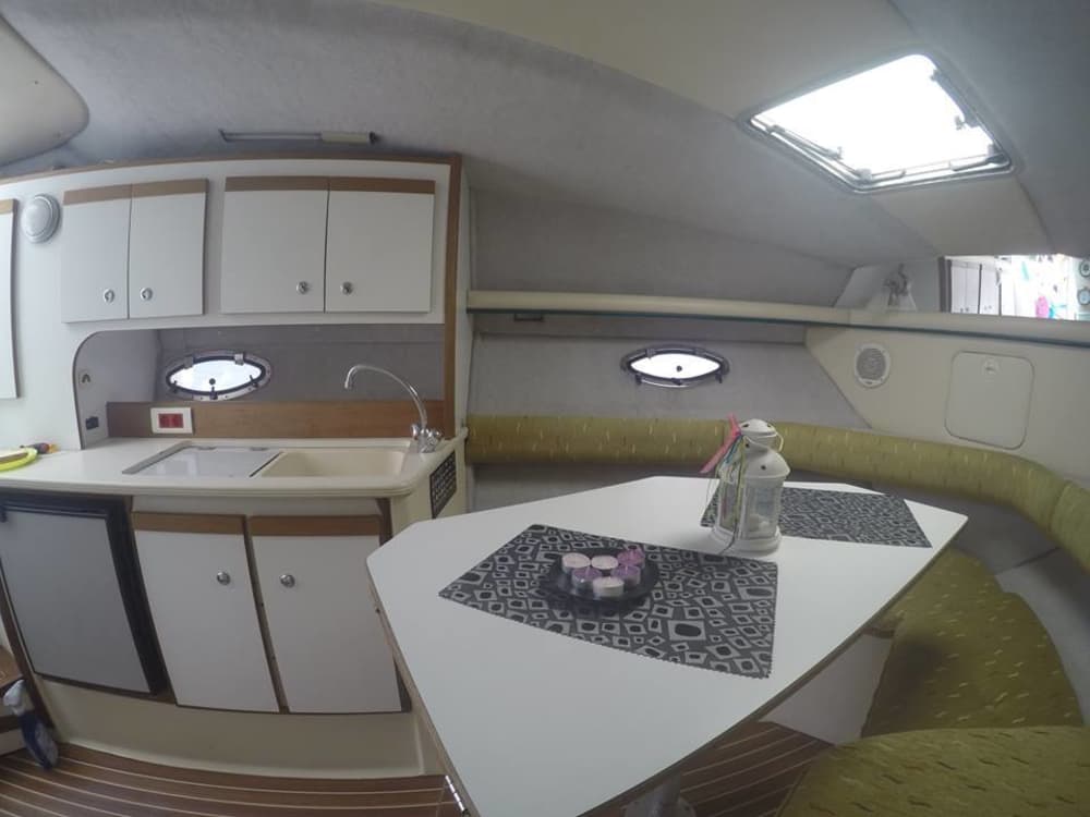 Une journée autour de Céphalonie : Profitez de 8 heures de découverte en bateau à moteur