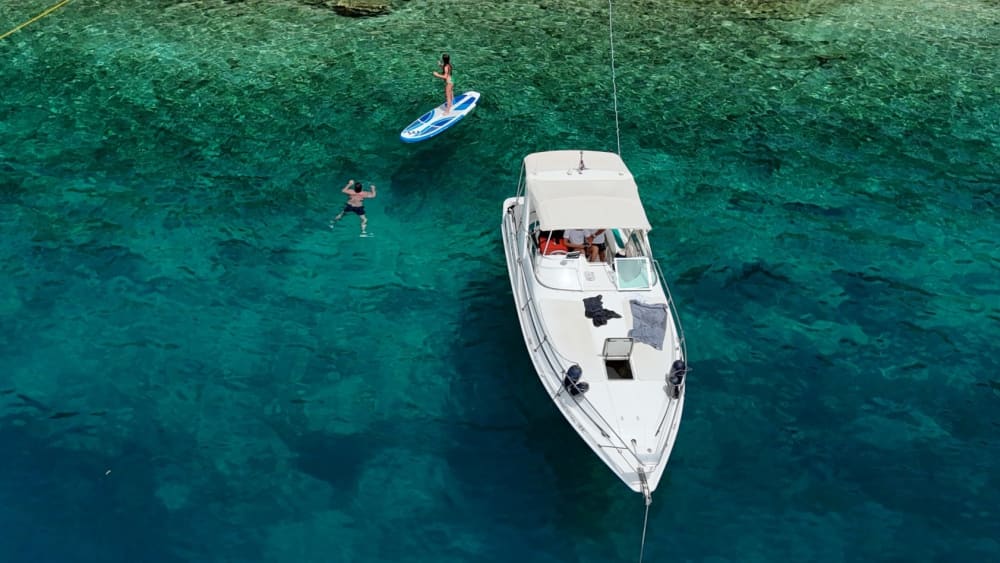 Une journée autour de Céphalonie : Profitez de 8 heures de découverte en bateau à moteur