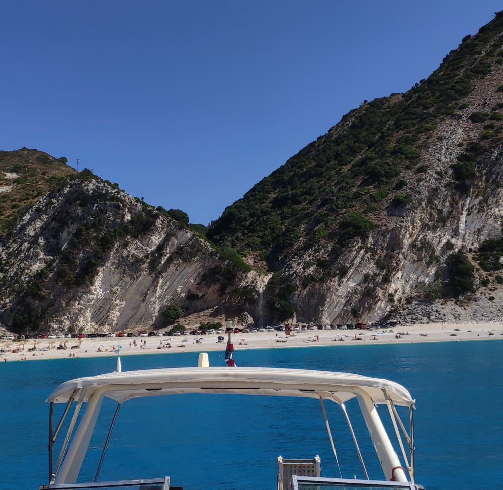 Une journée autour de Céphalonie : Profitez de 8 heures de découverte en bateau à moteur
