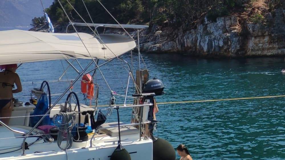 Une journée autour de Céphalonie : Profitez de 8 heures de découverte en bateau à moteur