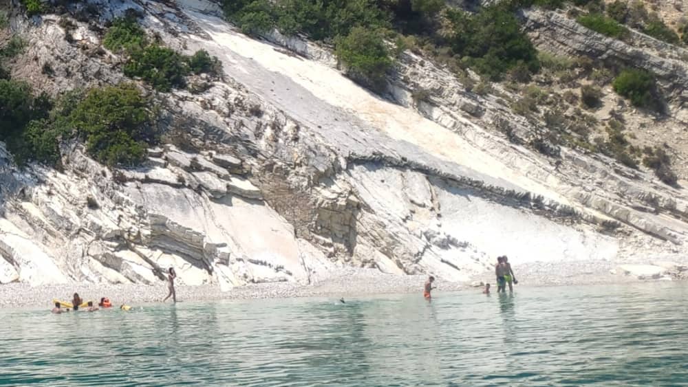 Une journée autour de Céphalonie : Profitez de 8 heures de découverte en bateau à moteur
