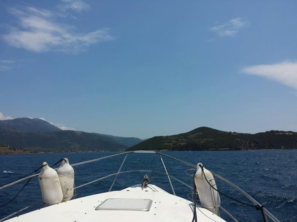 Une journée autour de Céphalonie : Profitez de 8 heures de découverte en bateau à moteur