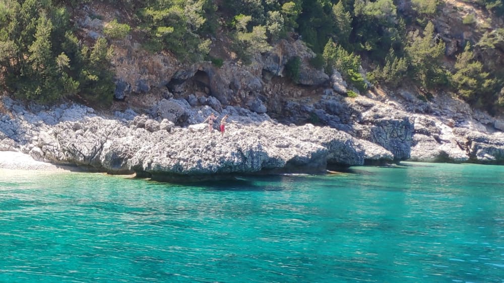 Une journée autour de Céphalonie : Profitez de 8 heures de découverte en bateau à moteur