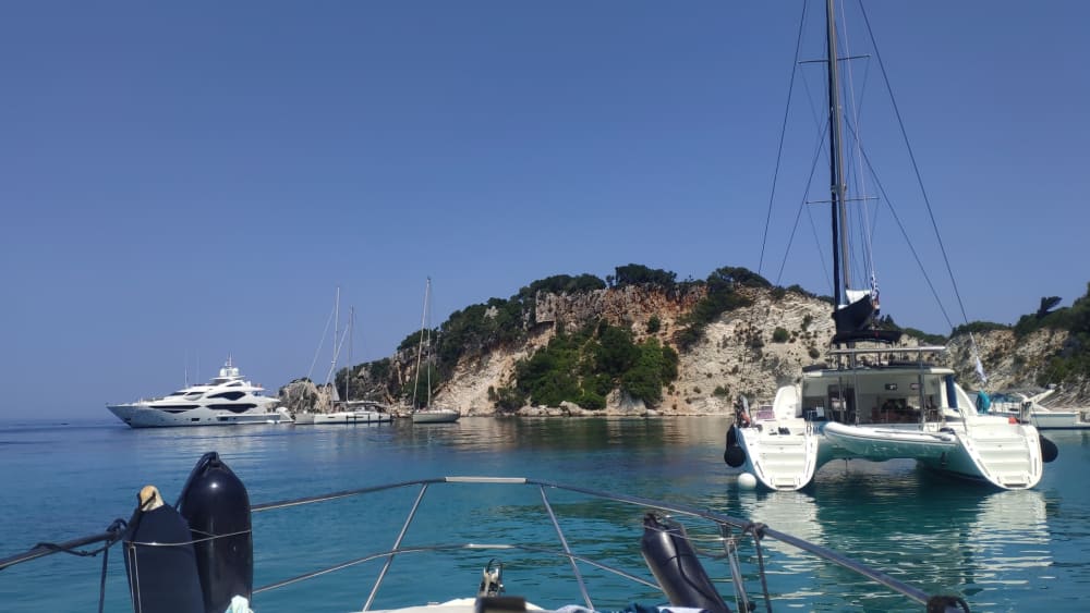 Une journée autour de Céphalonie : Profitez de 8 heures de découverte en bateau à moteur