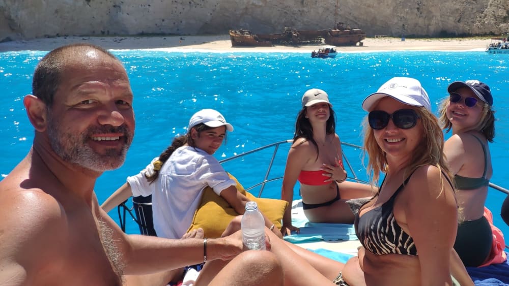 Une journée autour de Céphalonie : Profitez de 8 heures de découverte en bateau à moteur