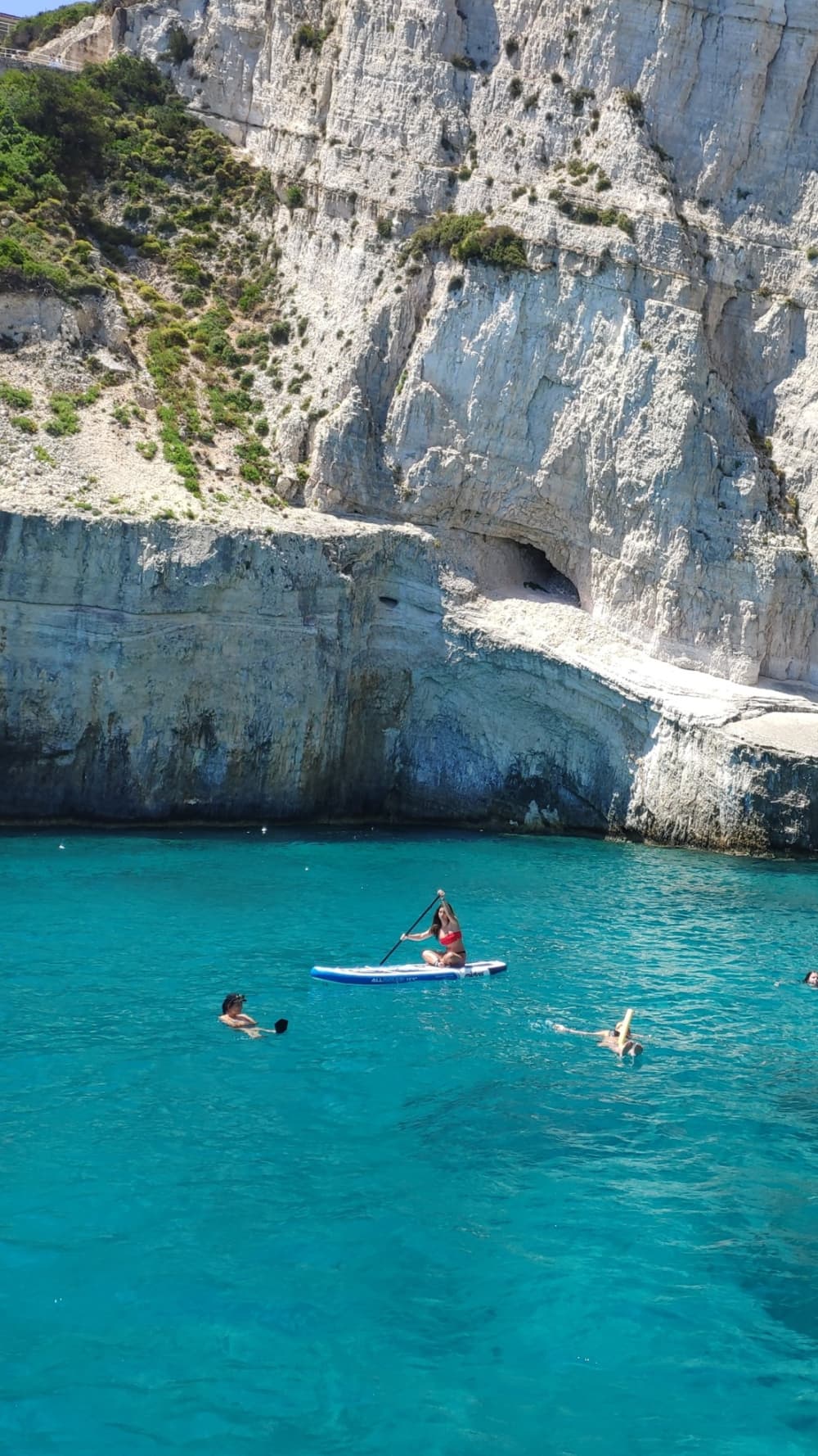 Une journée autour de Céphalonie : Profitez de 8 heures de découverte en bateau à moteur