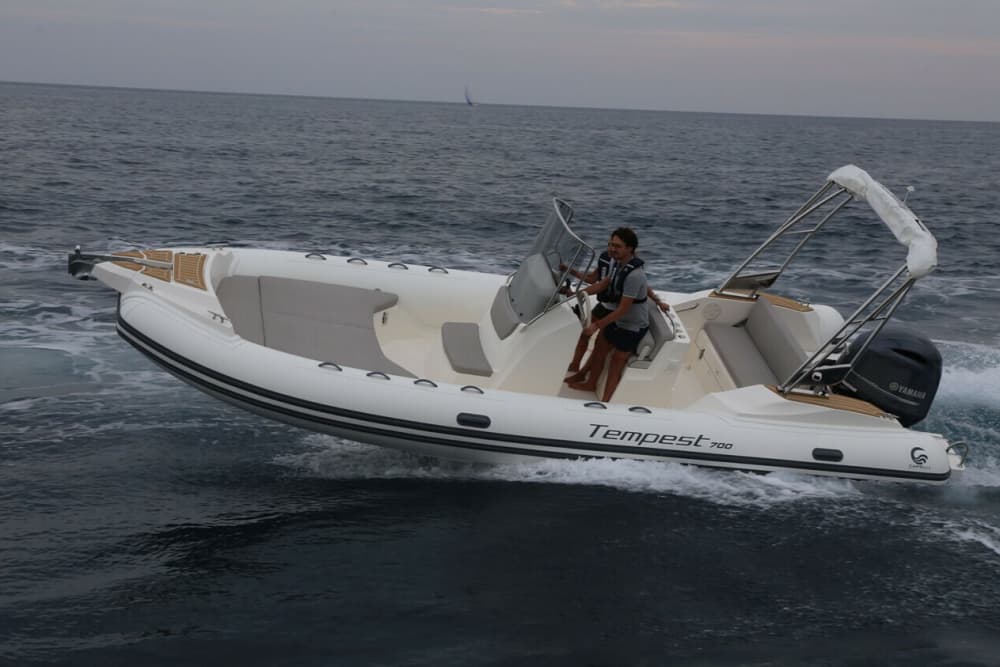 Your private motorboat for a day around Algajola