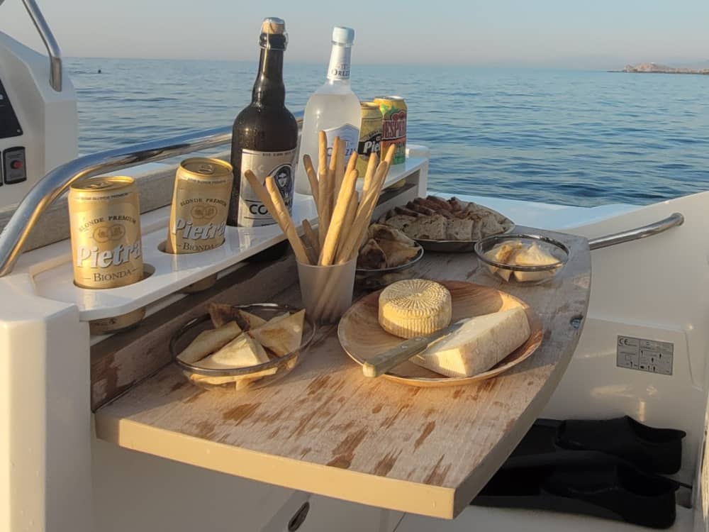 Your private motorboat for a day around Algajola