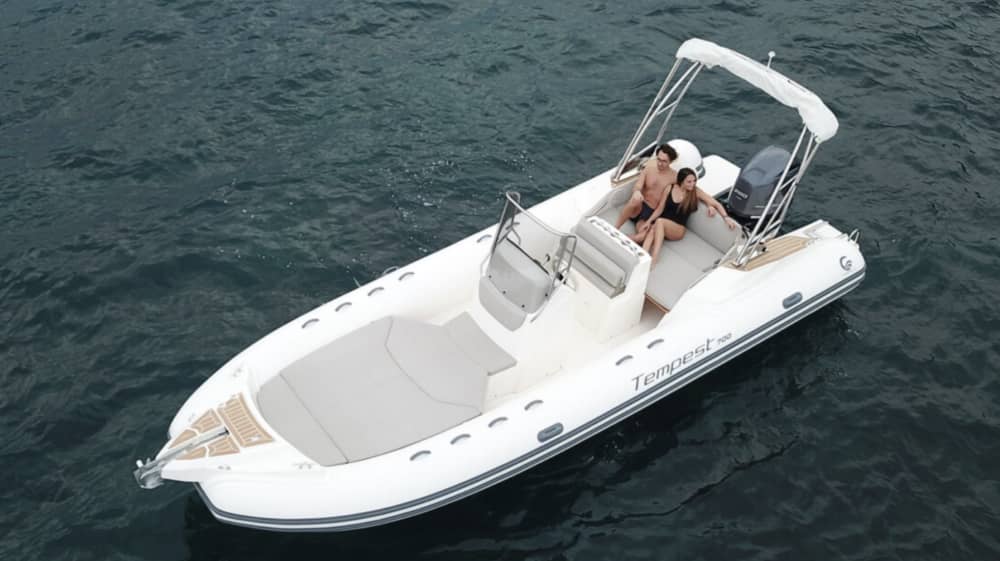 Your private motorboat for a day around Algajola