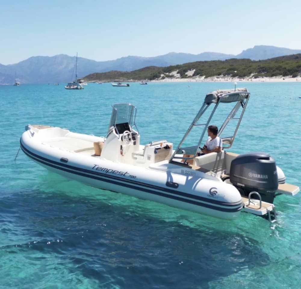Your private motorboat for a day around Algajola