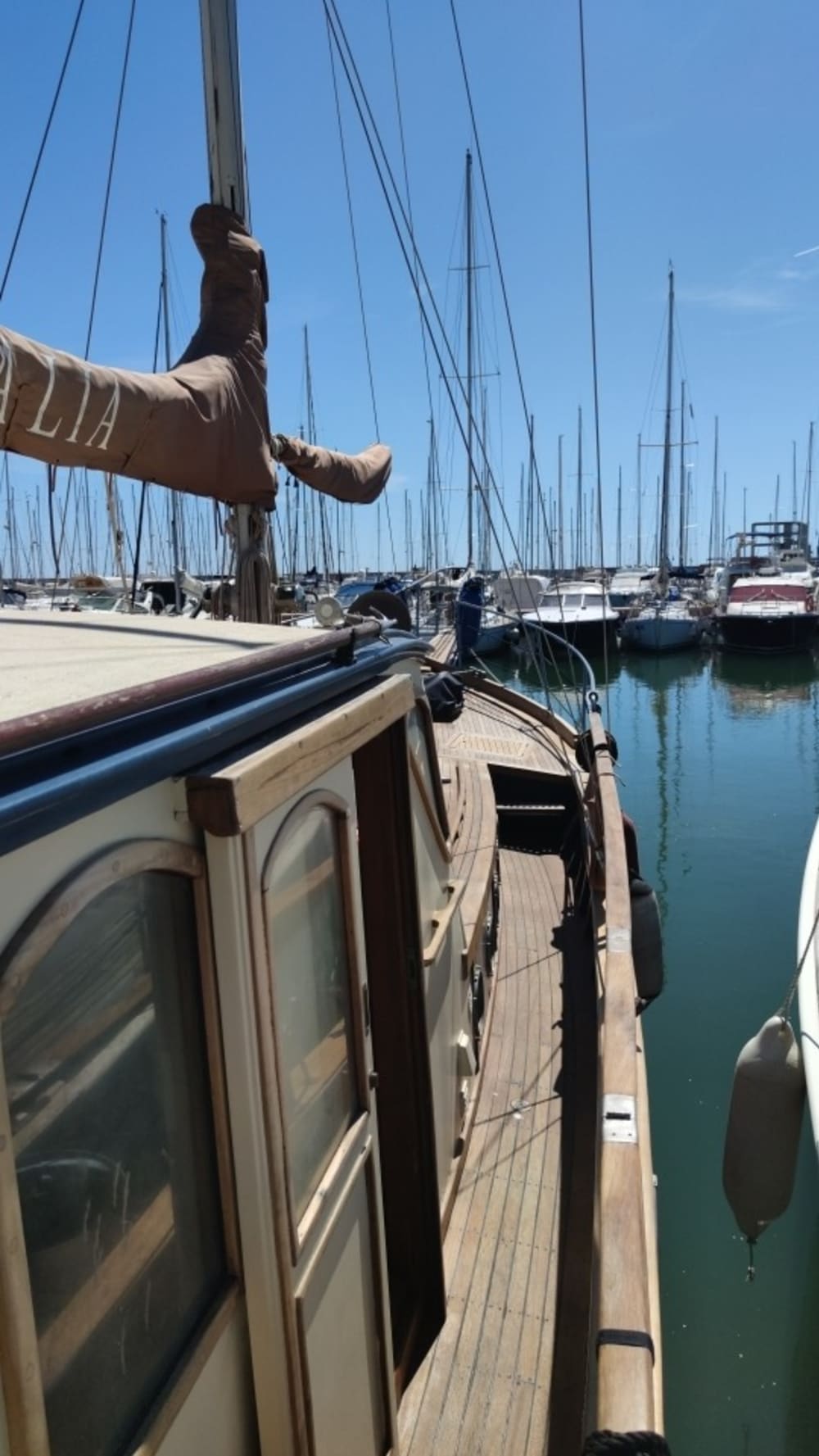 4 Stunden, um Anzio mit dem Segelboot zu entdecken