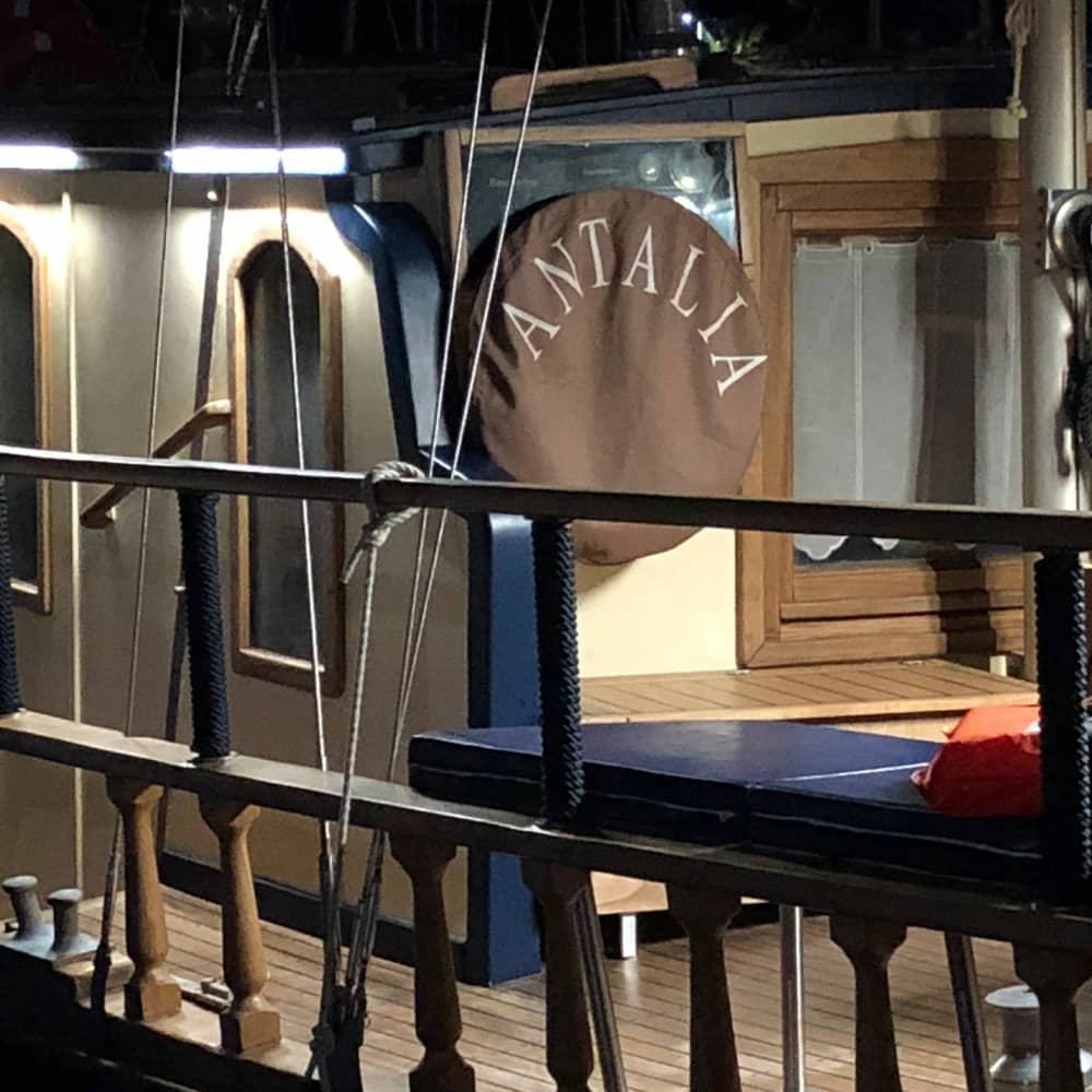 4 Stunden, um Anzio mit dem Segelboot zu entdecken